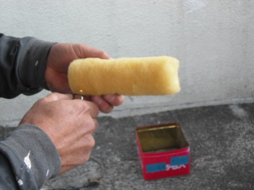 ローラーをライターで炙る