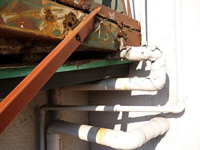 塗替え前の鉄階段拡大図